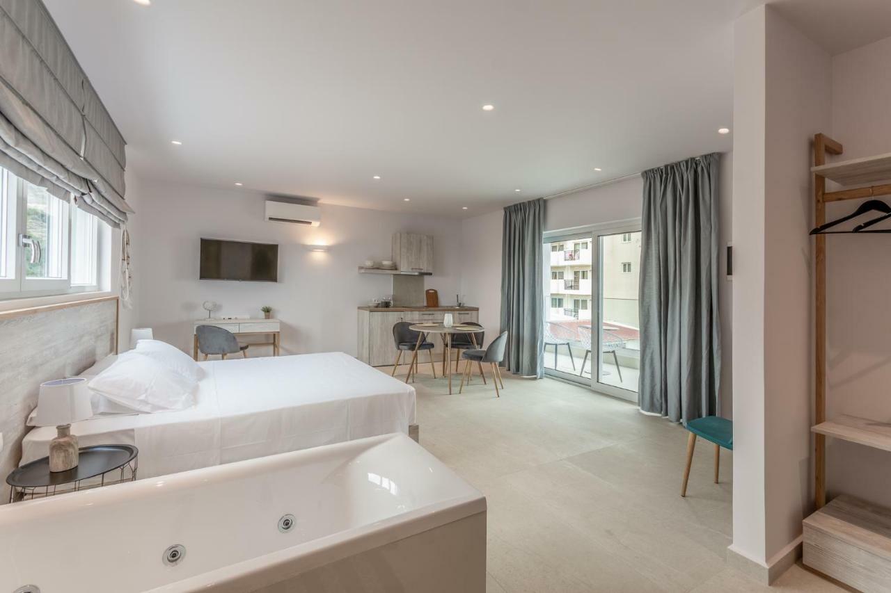 Eva Apartments 考陶洛法里 外观 照片